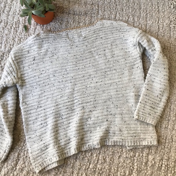 Metal chain detail oatmeal sweater w cutouts - Picture 4 of 5